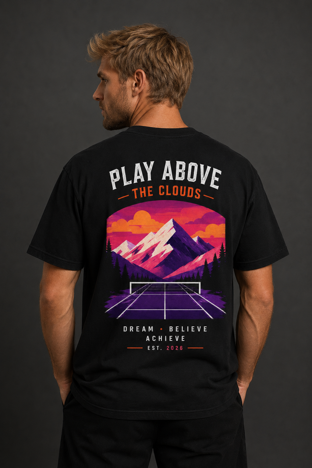 T-shirt Play Above The Clouds | Tennis en montagne | 100 % coton unisexe