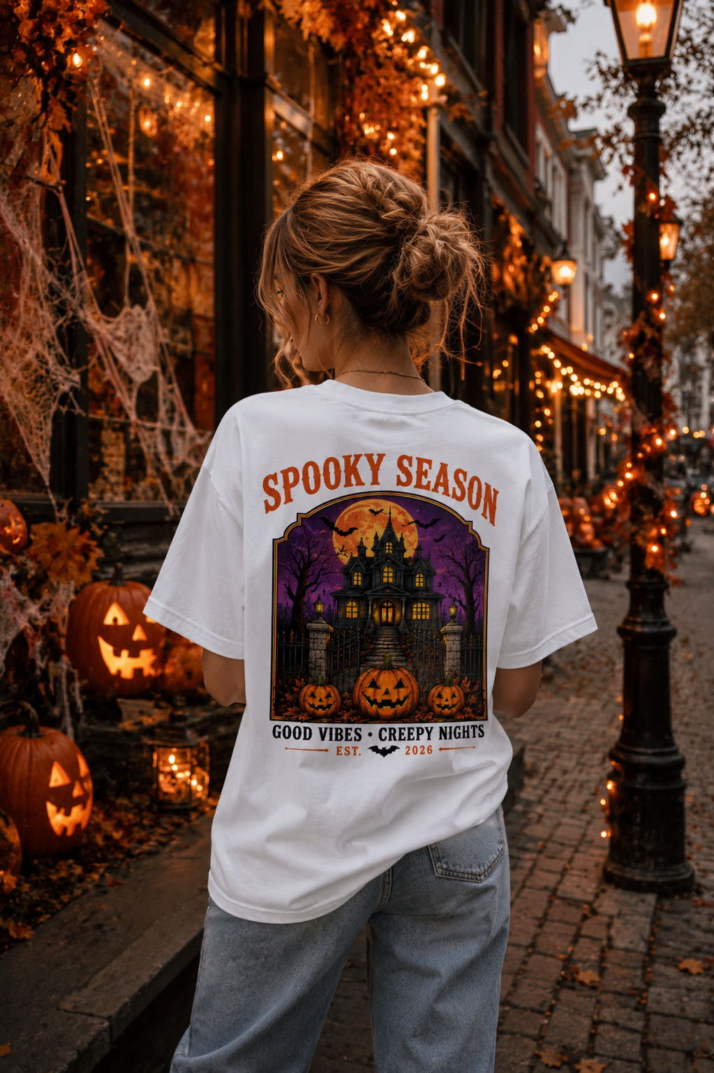 T-shirt Spooky Season | Maison hantée et citrouilles | 100 % coton unisexe