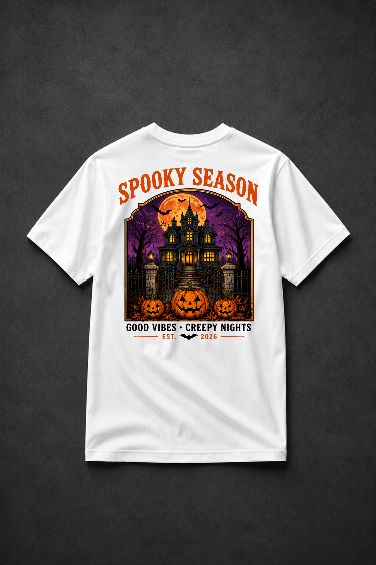 T-shirt Spooky Season | Maison hantée et citrouilles | 100 % coton unisexe